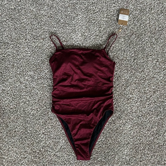 NWT Size 6-8 Berlook Swim Burgundy Textured Backless One-Piece Swimsuit - Picture 4 of 6